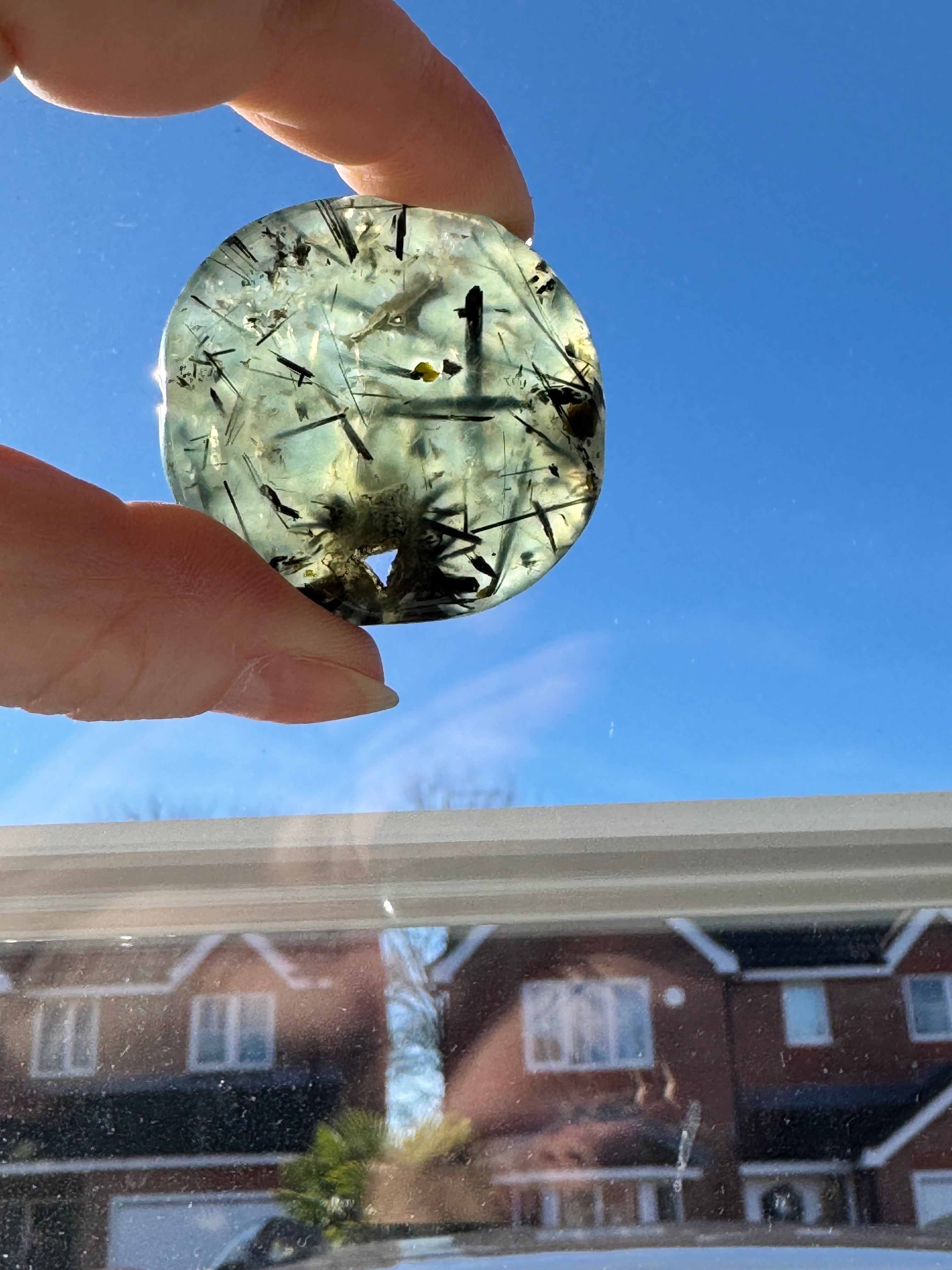 Prehnite cookie palm stone – Handcrafted Nature Décor