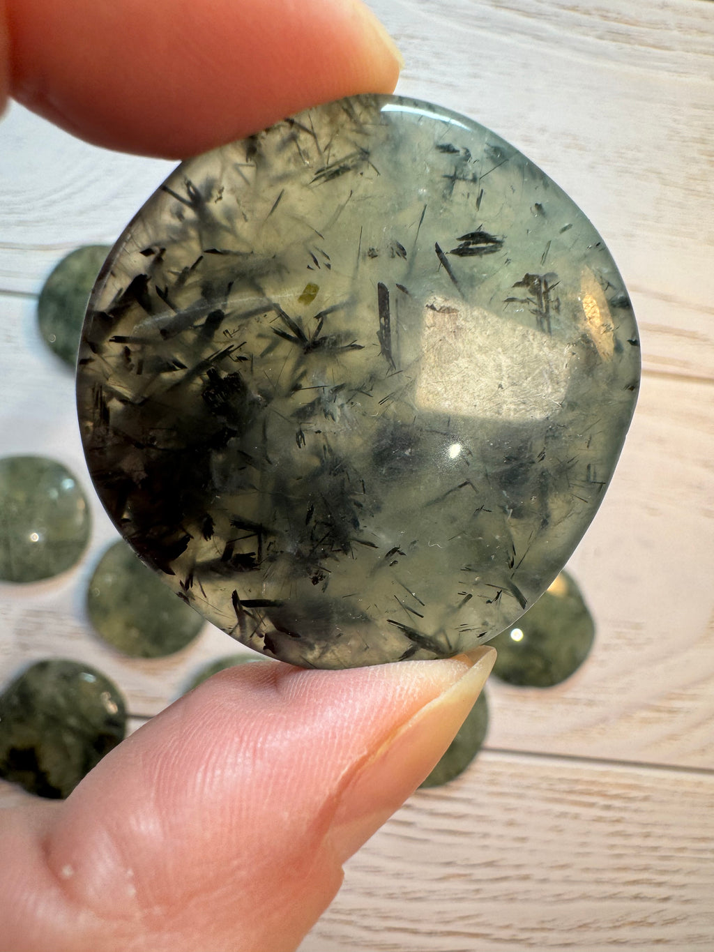 Prehnite cookie palm stone – Handcrafted Nature Décor