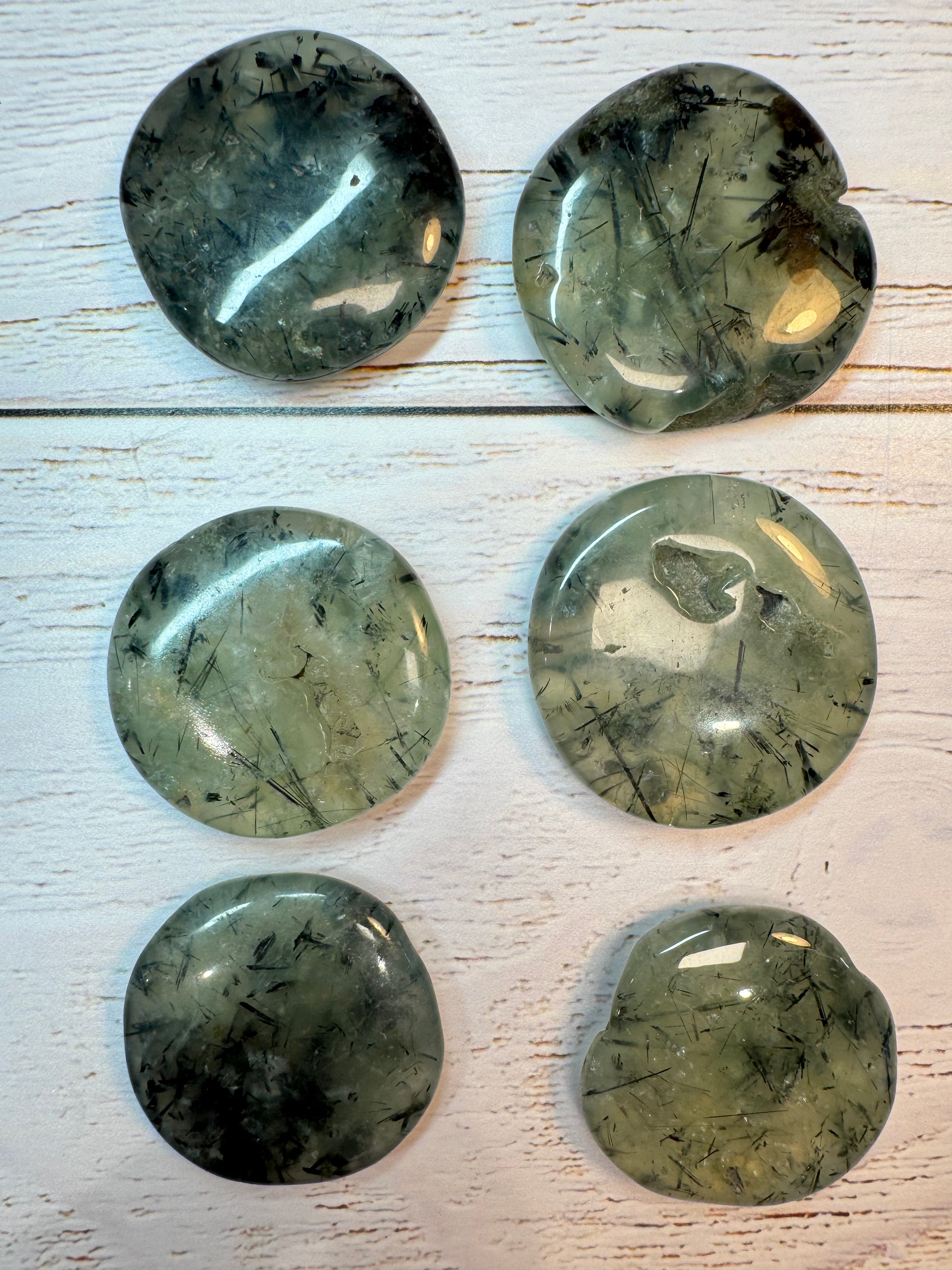 Prehnite cookie palm stone – Handcrafted Nature Décor