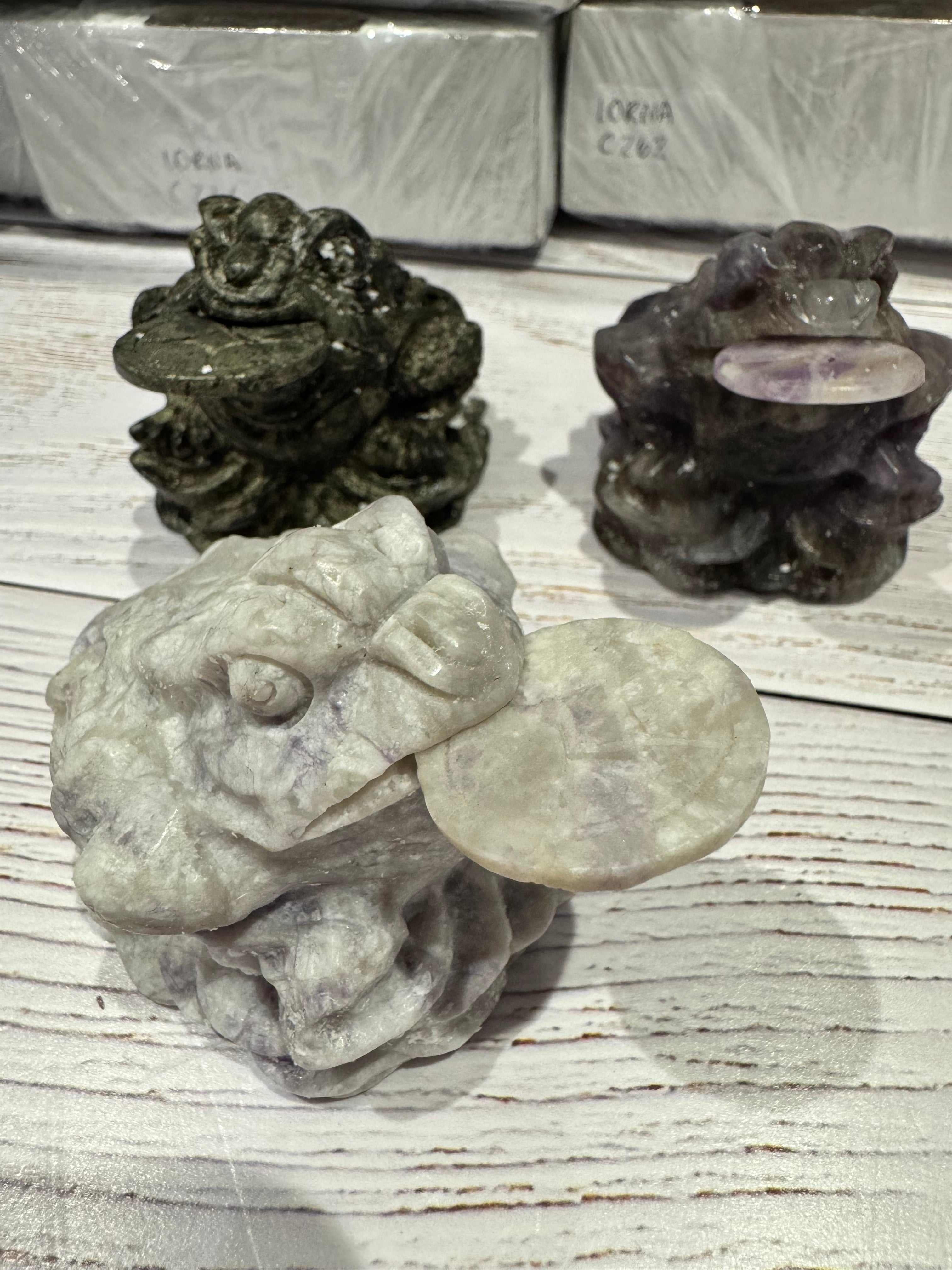 Crystal Money Toad Carving – Feng Shui Three Legged Toad – Purple Howlite – Wealth & Prosperity Crystal