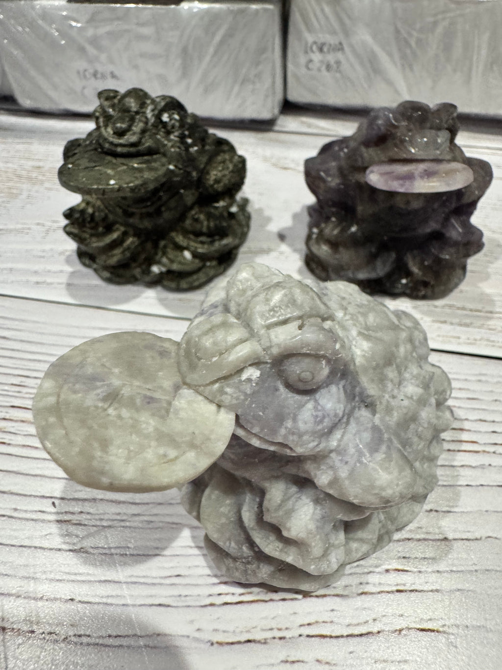 Crystal Money Toad Carving – Feng Shui Three Legged Toad – Purple Howlite – Wealth & Prosperity Crystal