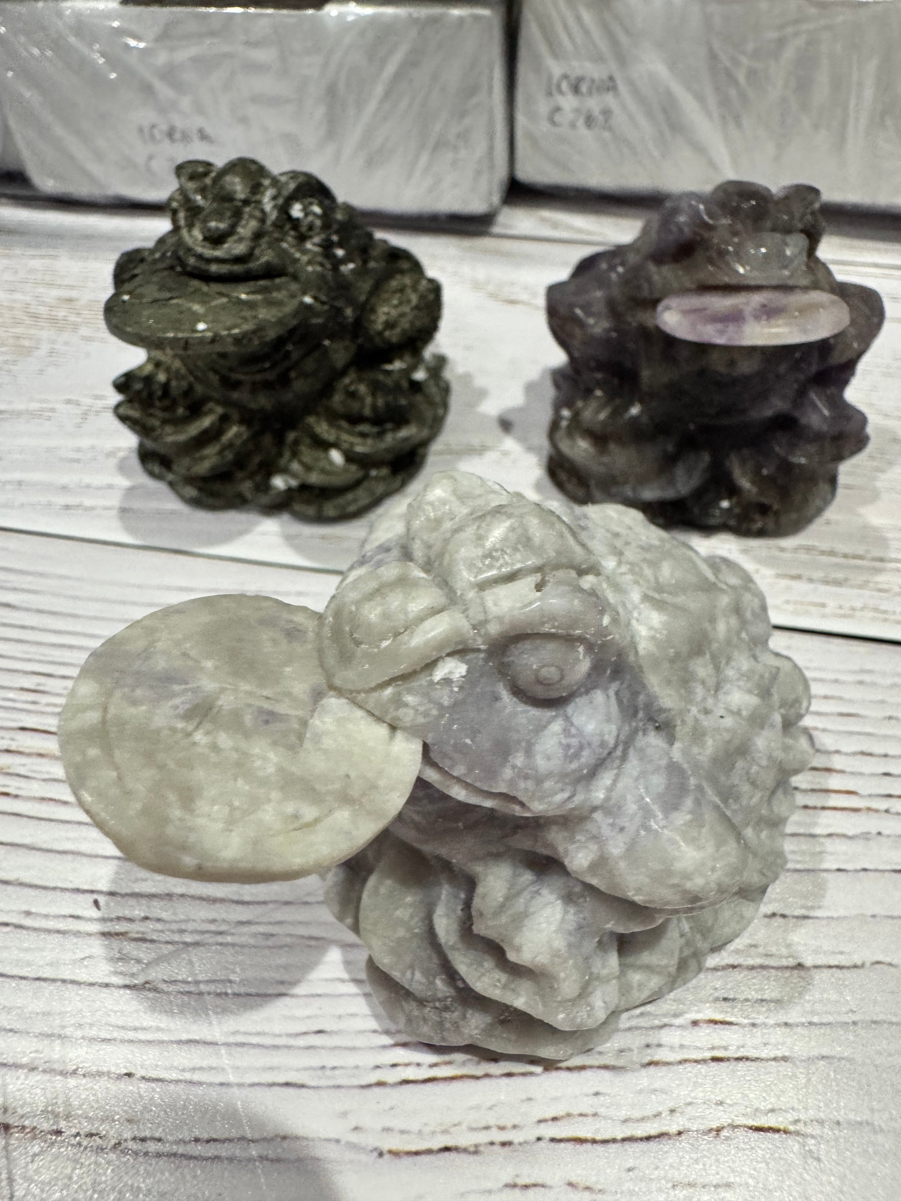 Crystal Money Toad Carving – Feng Shui Three Legged Toad – Purple Howlite – Wealth & Prosperity Crystal