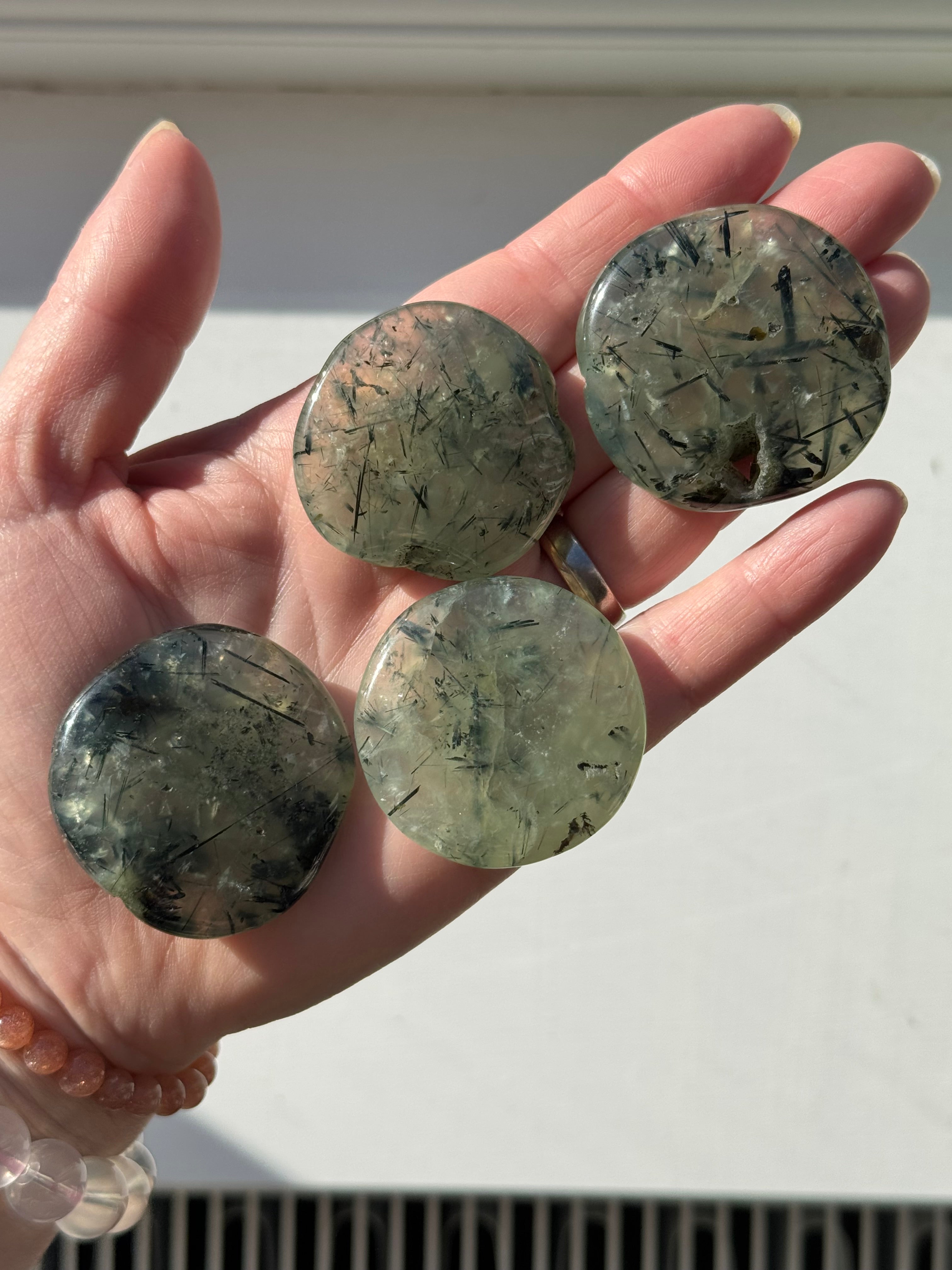 Prehnite cookie palm stone – Handcrafted Nature Décor