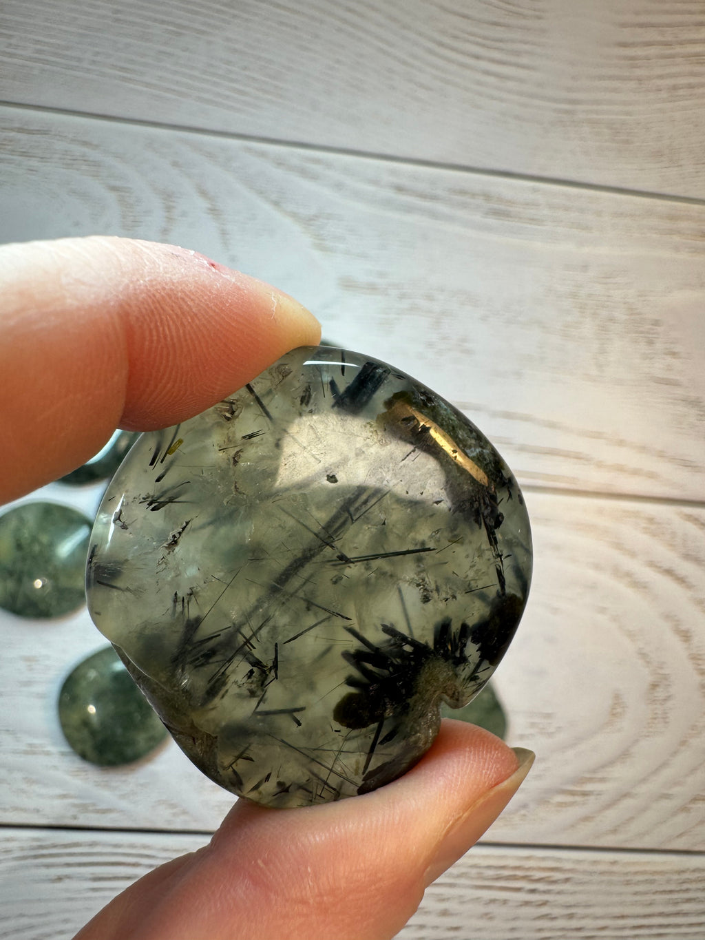 Prehnite cookie palm stone – Handcrafted Nature Décor