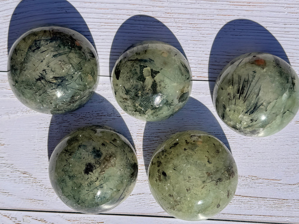 Prehnite 3inch bowl – Handcrafted Nature Décor | Natural crystal Sculpture | (Copy)