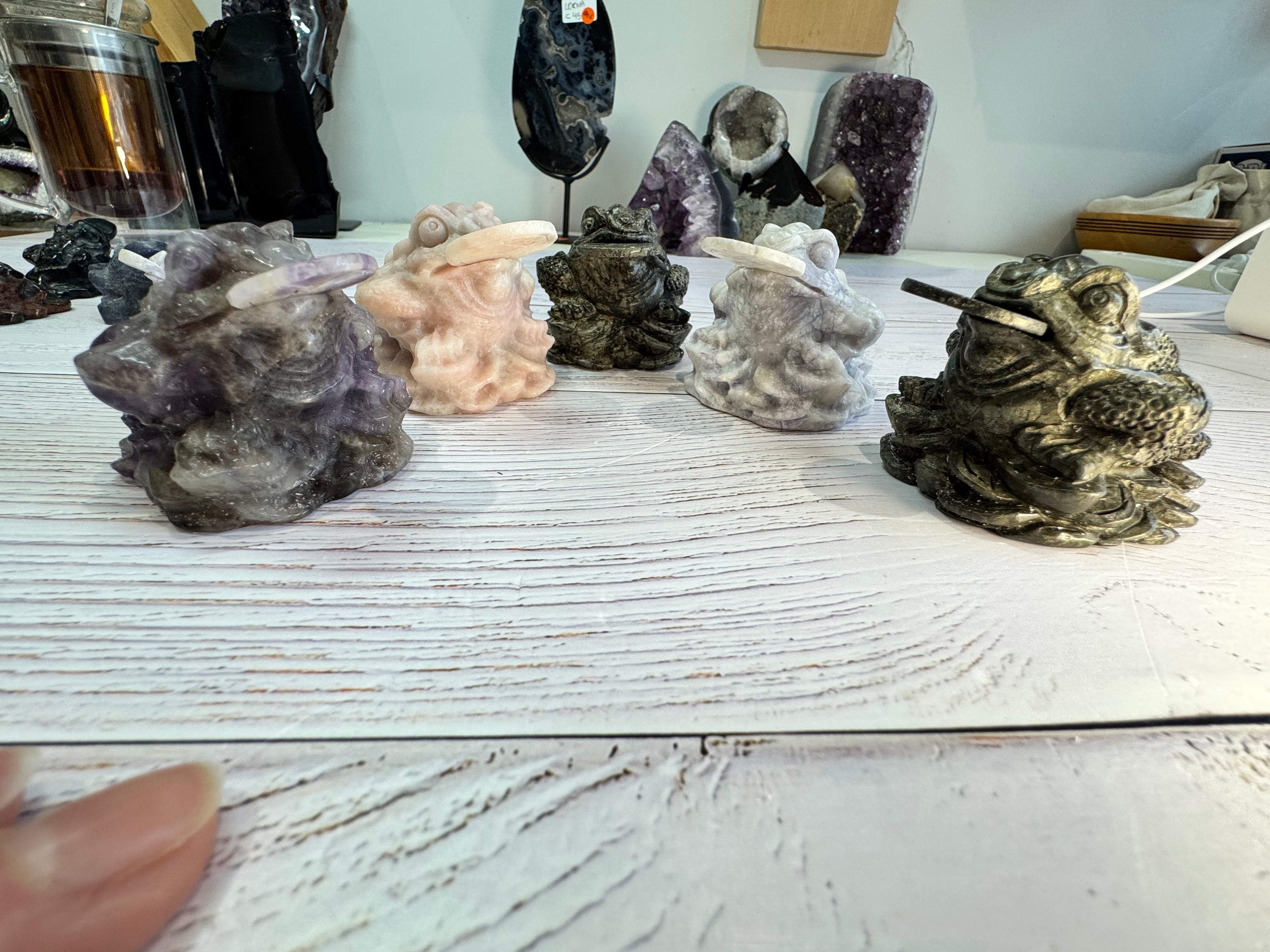 Crystal Money Toad Carving – Feng Shui Three Legged Toad – Purple Howlite – Wealth & Prosperity Crystal