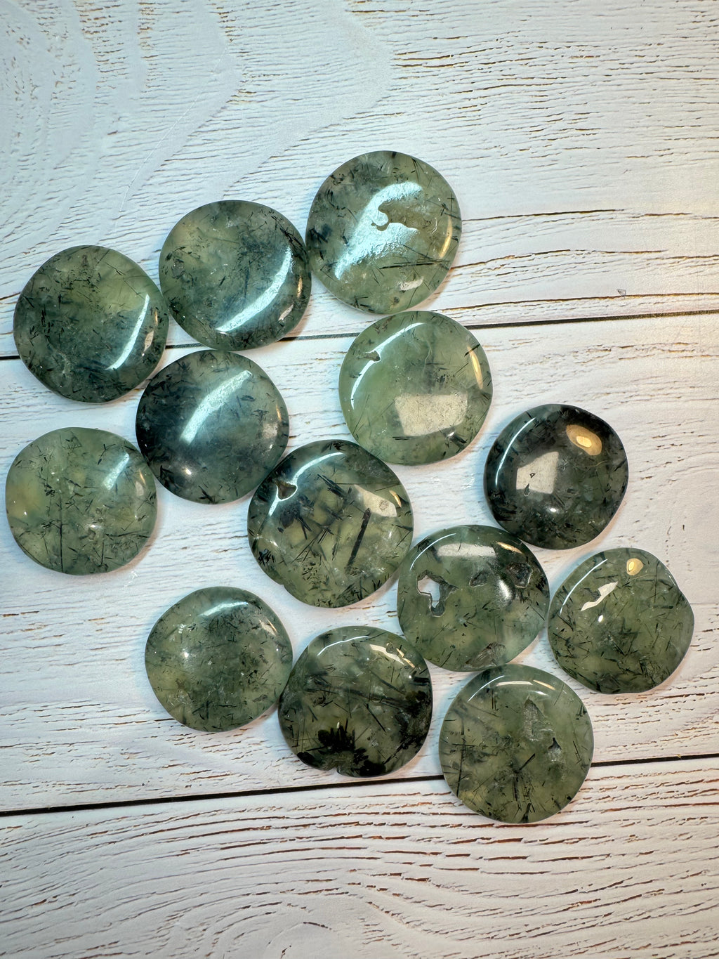 Prehnite cookie palm stone – Handcrafted Nature Décor
