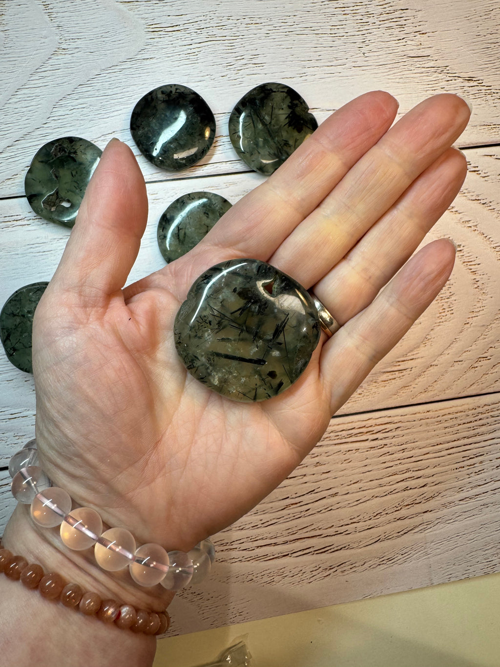 Prehnite cookie palm stone – Handcrafted Nature Décor