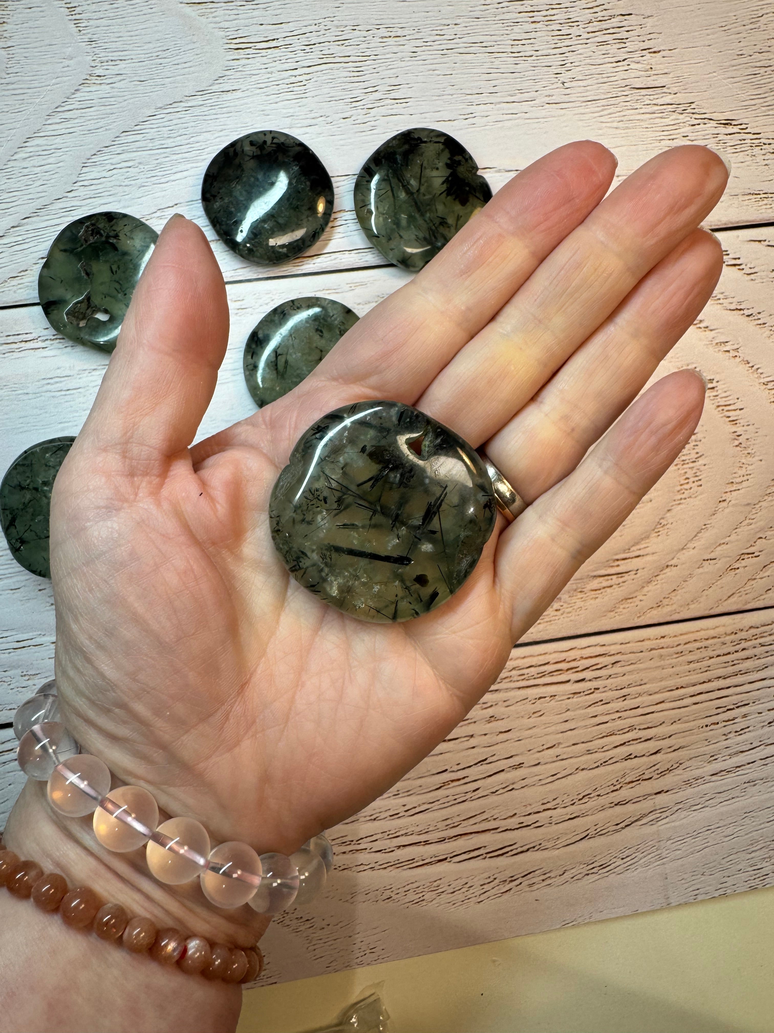 Prehnite cookie palm stone – Handcrafted Nature Décor