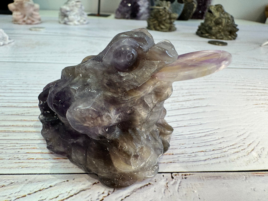 Crystal Money Toad Carving – Feng Shui Three Legged Toad – Dream Amethyst – Wealth & Prosperity Crystal