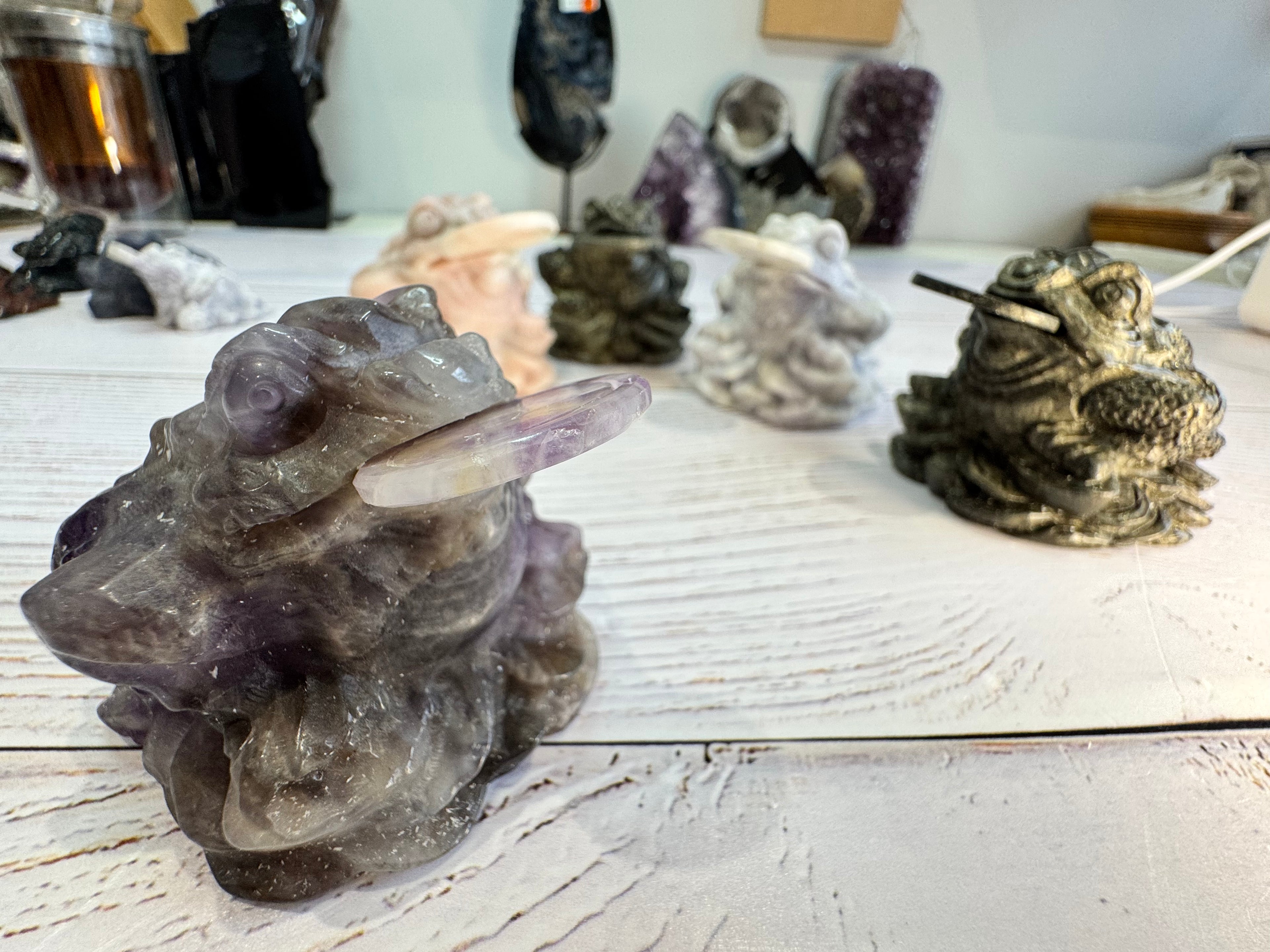Crystal Money Toad Carving – Feng Shui Three Legged Toad – Dream Amethyst – Wealth & Prosperity Crystal
